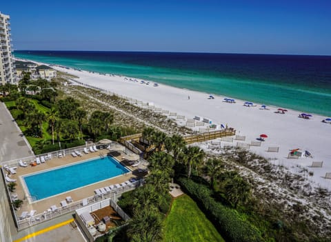 Beach nearby, sun loungers, beach towels