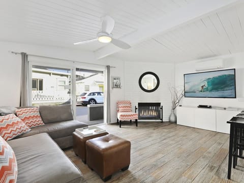 Just steps to the sand (6 houses to be exact)...super comfortable living room!
