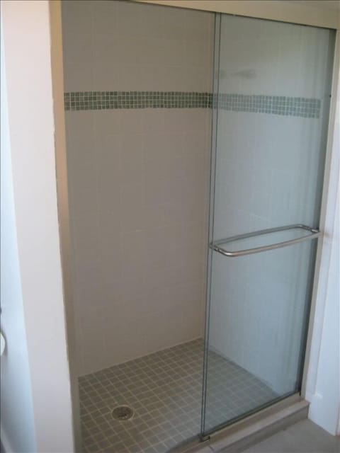 Combined shower/tub, hair dryer, towels, toilet paper