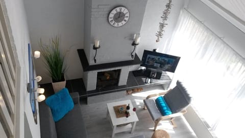 Living area | Smart TV, fireplace, DVD player, table tennis