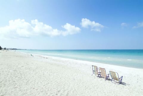 Beach nearby, sun loungers, beach towels