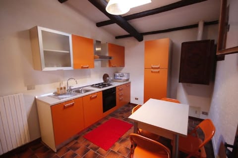 The kitchen (in the Dependence)