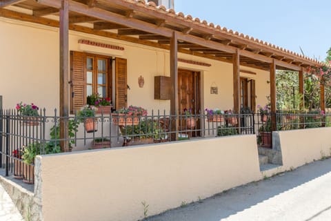 Είσοδος - Βεράντα