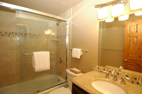 Combined shower/tub, hair dryer, bathrobes, towels