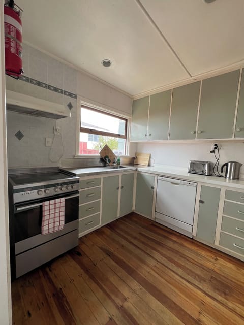 Kitchen, new Fisher & Paykel ceramic top stove