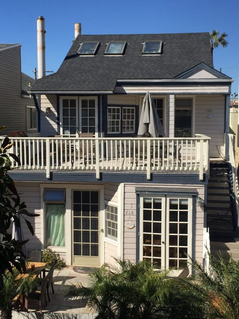 First floor unit of a duplex. (Upper 4BR-2BA unit available for large families.)