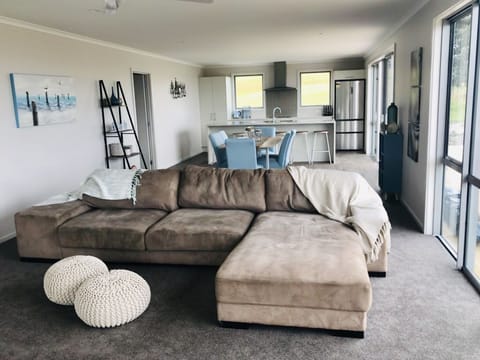 Lounge back to dining/kitchen