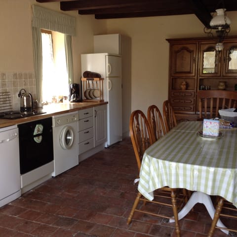 Large well equipped kitchen