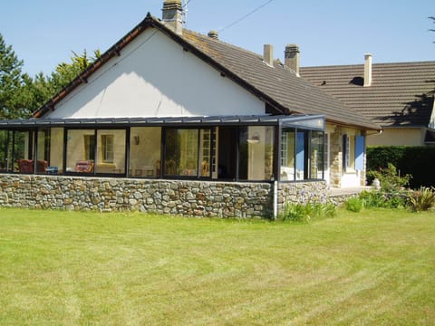West facing12 metre long conservatory with dining area and lounge
