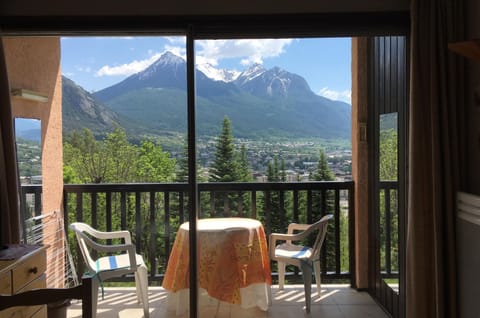 Exceptional view of the mountains from the living room