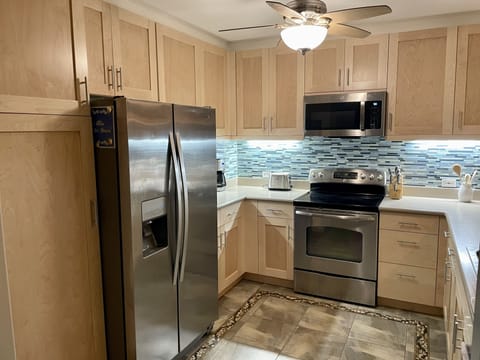 New custom maple kitchen with stainless steel appliances, well appointed.