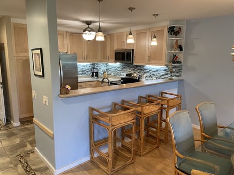 Have breakfast or cocktails at the bar and get ready for the beach