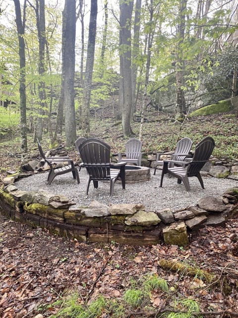 Outdoor fire pit, great for s’mores! 