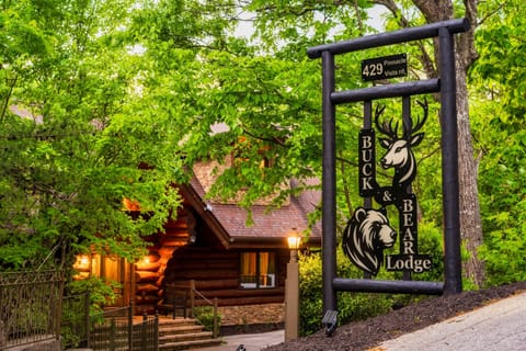 Welcome to Buck & Bear Lodge!
