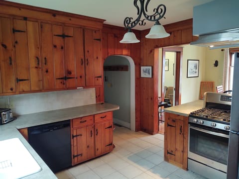 kitchen, dishwasher.