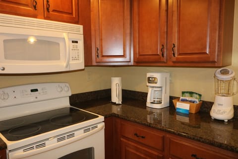 Microwave, oven, dishwasher, coffee/tea maker