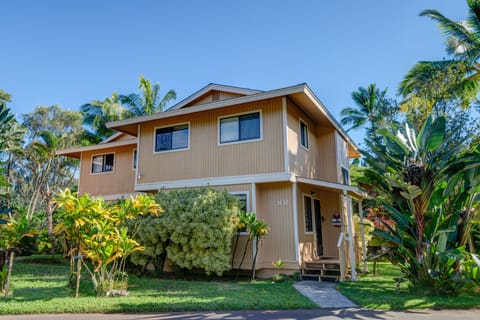 Rainbow House 2
Front entrance and side yard