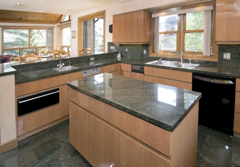 Kitchen with everything, ice machine, drawer microwave, double oven, 2 sinks 