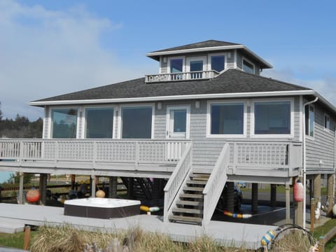 The Eagle's Nest. Right on the beach in Moclips.