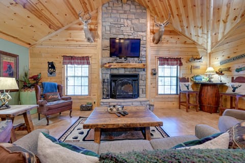 Broken Bow Vacation Rental | 3BR | 2BA | Step-Free Access | 2,200 Sq Ft