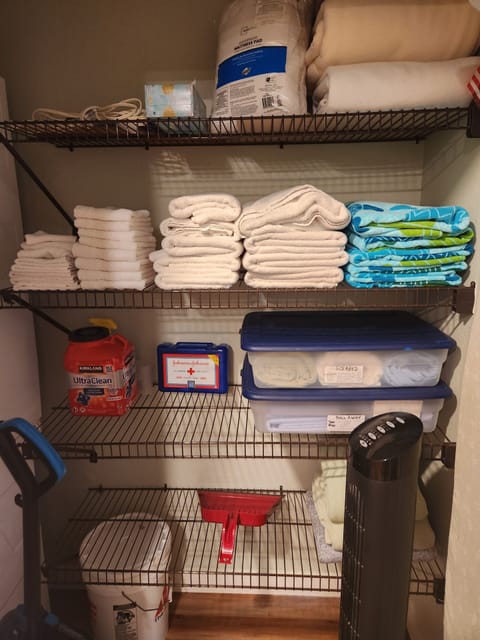 towels, bed linens, beach towels provided.