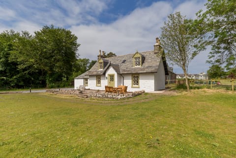 Home Farm Cottage - Cosy Cottage with Log Burner - Sleeps 5