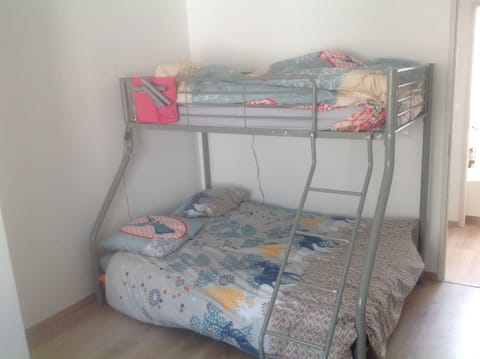 2 bedrooms, travel crib