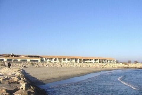 Beach nearby, sun loungers