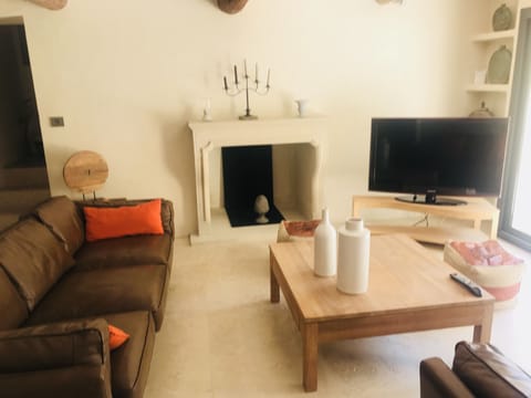 TV, fireplace, DVD player, table tennis