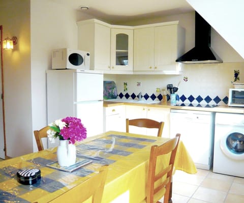 Fully fitted kitchen area