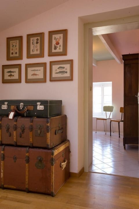 Bathroom with bathtub, 1st floor