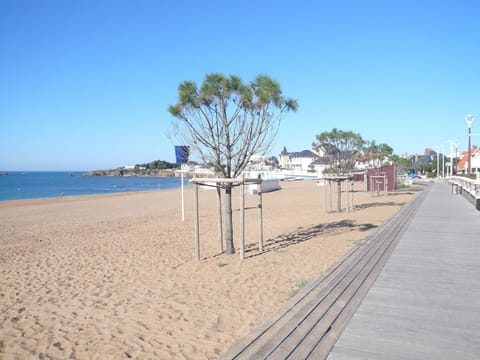 Beach nearby, sun loungers