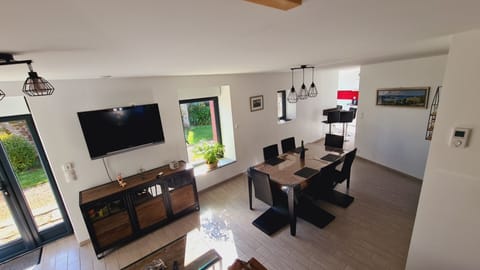 Living room | Flat-screen TV, DVD player, books, stereo