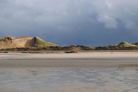 Beach nearby, sun loungers