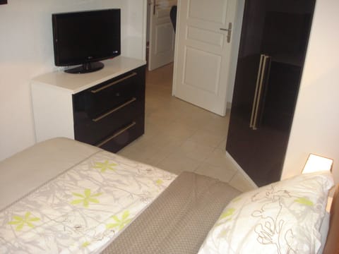 2 bedrooms, iron/ironing board, WiFi, wheelchair access