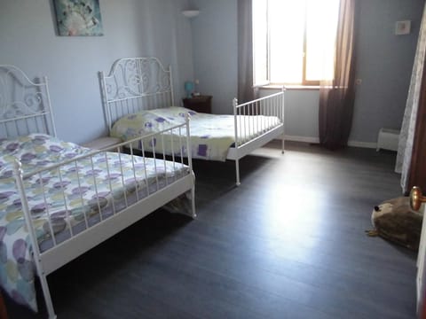 12 bedrooms, travel crib, free WiFi, bed sheets