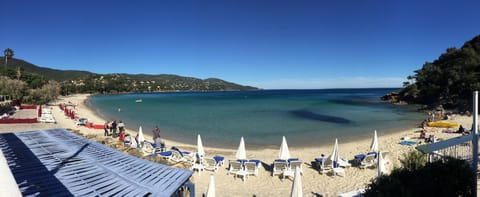 Beach nearby, sun loungers