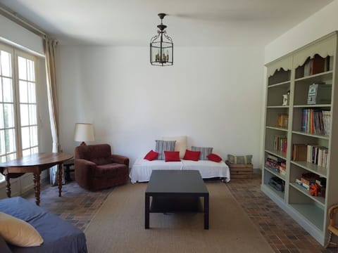 Fireplace, books, music library, stereo