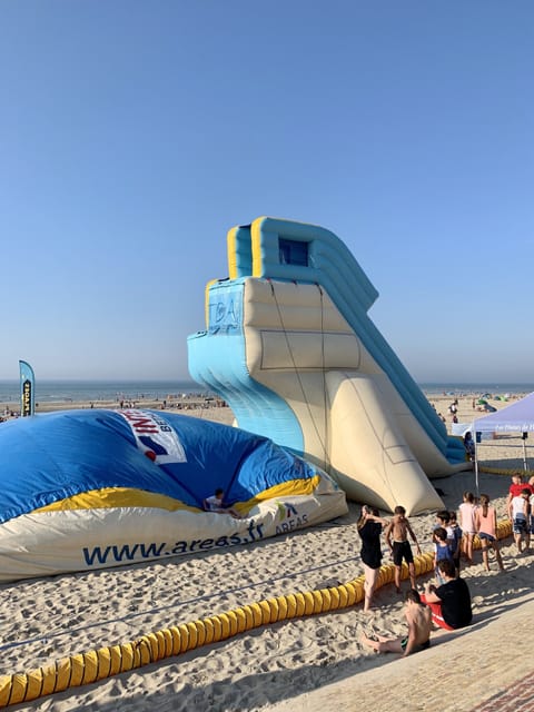 Beach nearby, sun loungers, beach towels