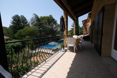 Holiday rental CHATEAUNEUF LE ROUGE, house to rent with all comfort terrasse. 6 people Online reservation with Plaisirs & Maisons de Provence
