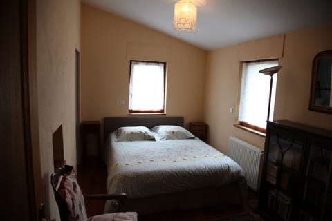 1 bedroom, iron/ironing board, internet, bed sheets