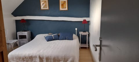 Iron/ironing board, travel crib, WiFi
