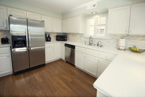 The kitchen is well stocked and has everything you need to prepare a great meal.