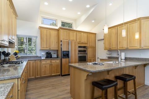 Fully equipped kitchen and ample counter space