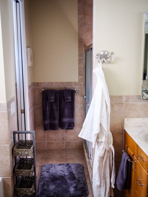 Combined shower/tub, hair dryer, towels, soap