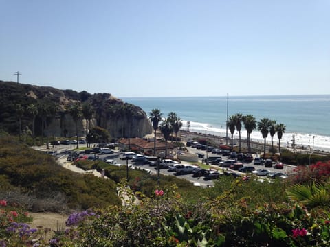 Beach nearby, sun loungers, beach towels