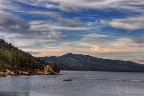 Big Bear Lake is just steps away.