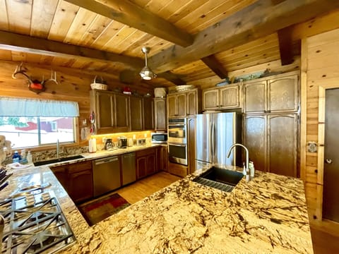 Keurig, Mr. Coffee, Elec Kettle, 4-Slot Toaster, Microwave, GE Double Ovens