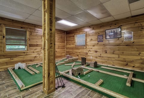 Cabin in the Smoky Mountains "Caddy Shack Lodge' - Lower level game room with putt putt course