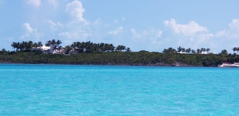 Beach nearby, sun loungers, beach towels